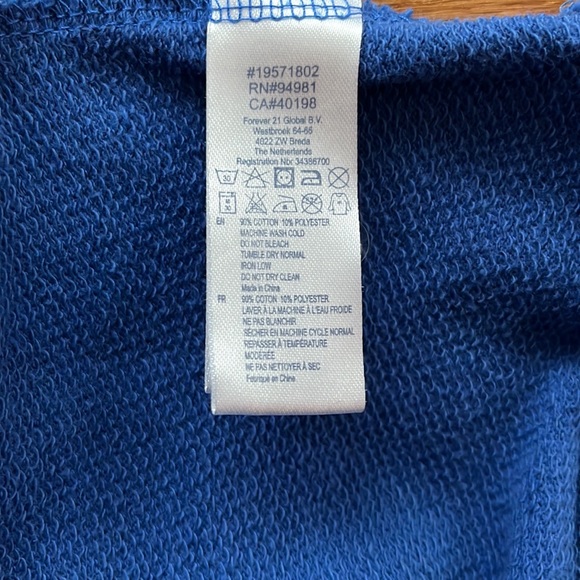 Forever 21 Blue Cheetah Print Sweater Crew Neck with 3/4- Length Sleeves - Picture 2 of 2